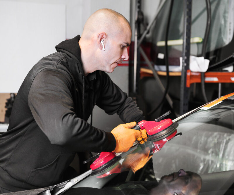 Auto glass replacement service